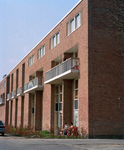 843480 Gezicht op de nieuwe studentenwoningen aan de Kromhoutweg te Utrecht, op het terrein van de voormalige ...